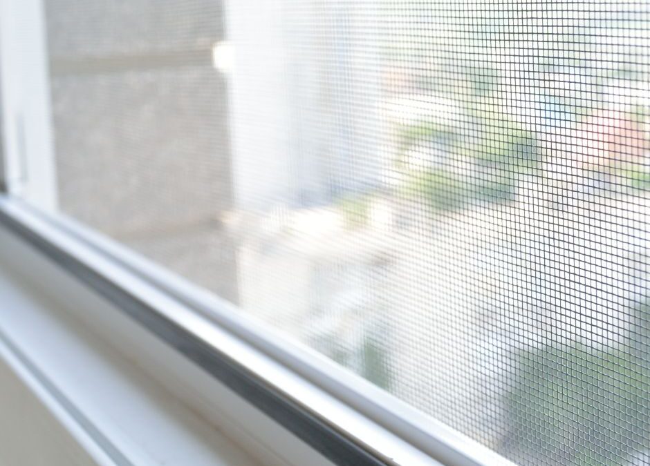 Jak zamontować moskitierę na okno?